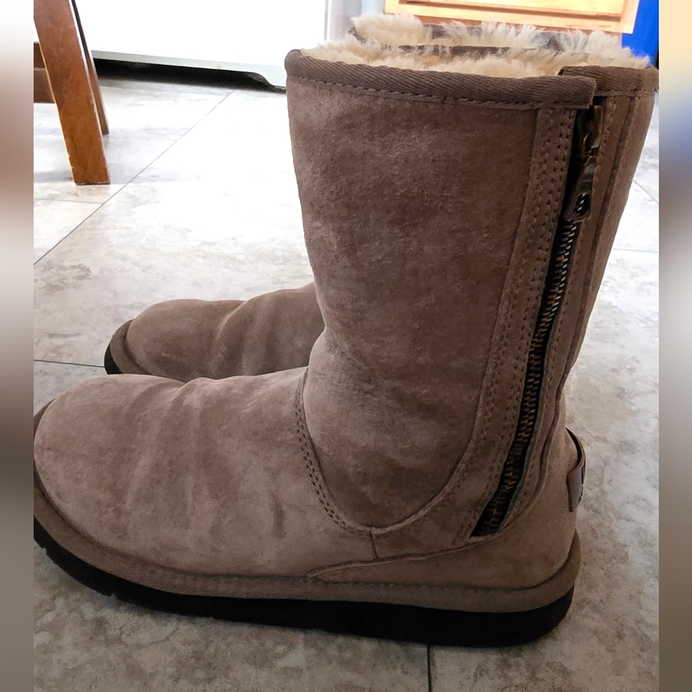 UGG Women's Ankle Boots in Taupe - Picture 5 of 8